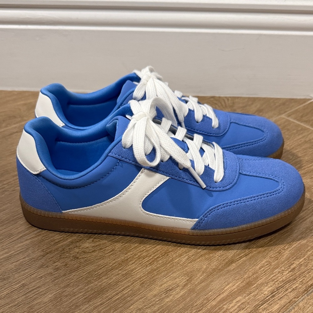 No Boundaries Blue Sneakers with White Laces